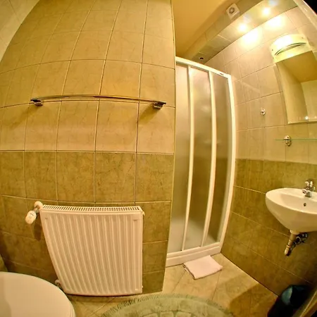 Willa Sloneczna - Pokoje I Apartamenty - 10 Minut Do Term Na Piechote Bukowina Tatrzanska Exterior photo