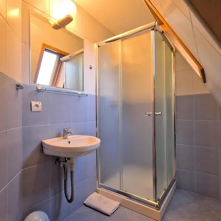 Willa Sloneczna - Pokoje I Apartamenty - 10 Minut Do Term Na Piechote Bukowina Tatrzanska Exterior photo